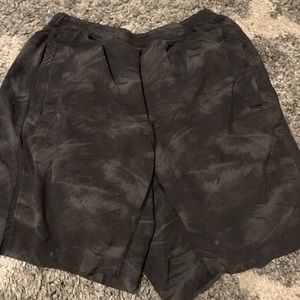 Black and Grey Design Lululemon Men’s Shorts Size L